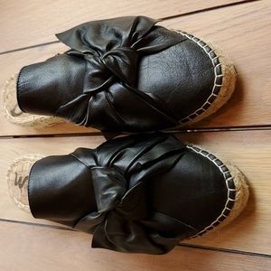 Size 9. Black leather, Sam Edelman slides.